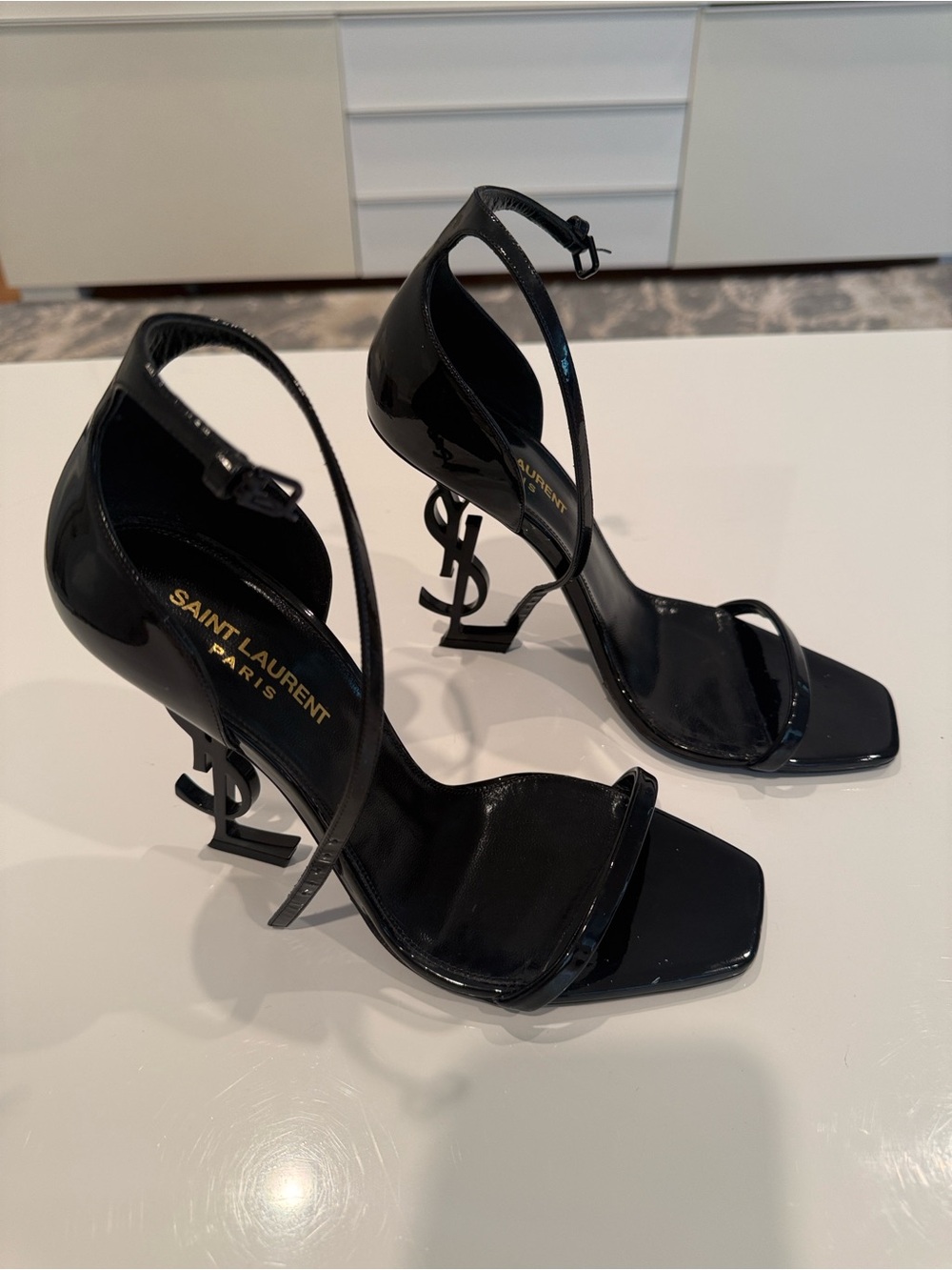 Yves Saint Laurent OPYUM SANDALS IN PATENT LEATHER black - Picture 2 of 6
